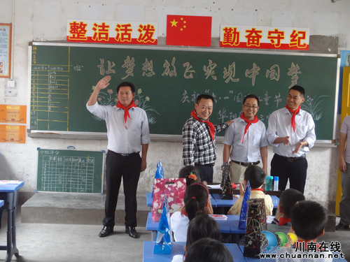 华阳街道：欢庆六一节&nbsp;&nbsp;共话中国梦(图3)