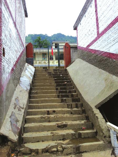 宜宾一小学发请帖收“份子钱”&nbsp;学校:家长自愿