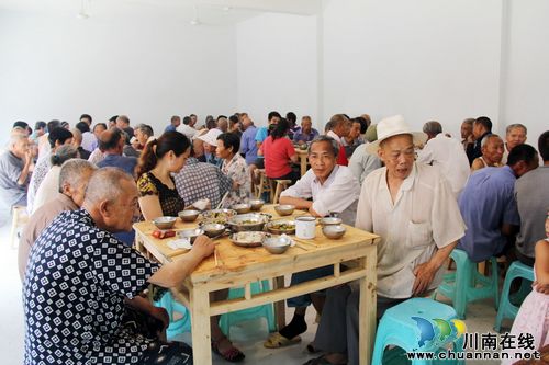 通滩镇：惠政舒心&nbsp;“五保”老人迁新居(图4)