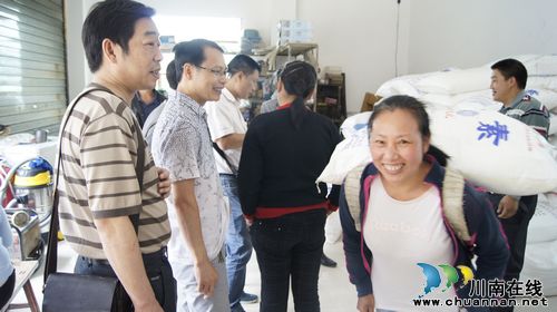 古蔺县国土资源局深入联系村开展“爱心圆梦行动”