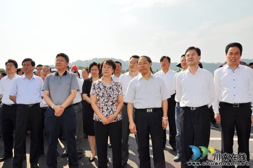 泸渝高速昨起通车&nbsp;蒋辅义、刘强慰问建设者(图1)