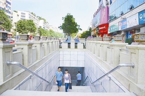 南门桥南桥头岷江北路地下通道“通”了