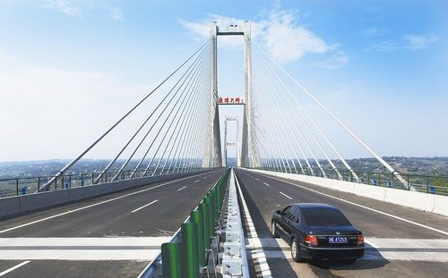 探路泸渝世界跨度最大钢管拱桥连通泸渝高速