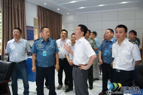 刘强视察泸州市道路运输信息监控指挥中心(图1)
