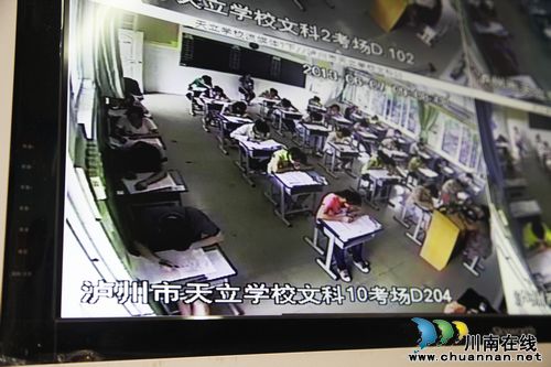 高考第一天泸州:高考中的义务服务(图)(图4)