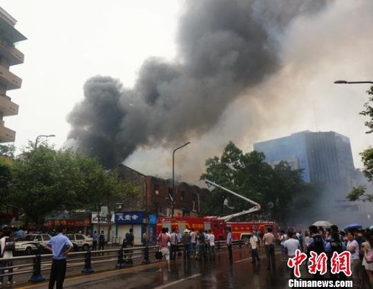 内江城区突发火灾紧急转移千余师生&nbsp;无伤亡