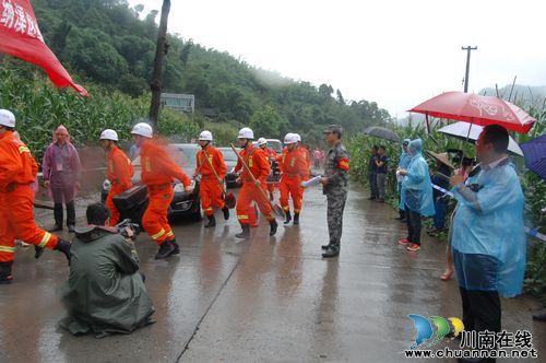泸州市举行2013年首次地质灾害应急演练(图7) 泸州市举行2013年首次地质灾害应急演练(图7)