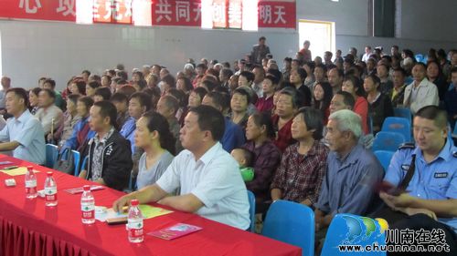 “中国梦-和谐美丽泸县”文艺巡演走进云锦镇花园村