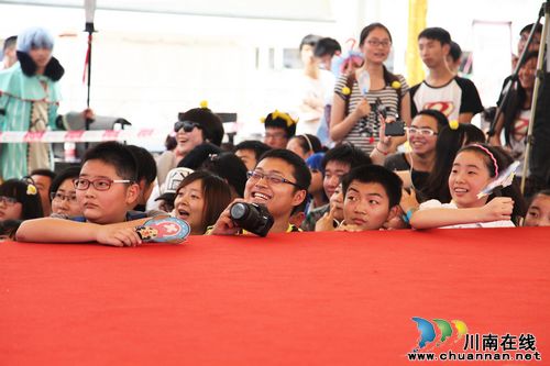 泸州：真人动漫秀出个性(图8)