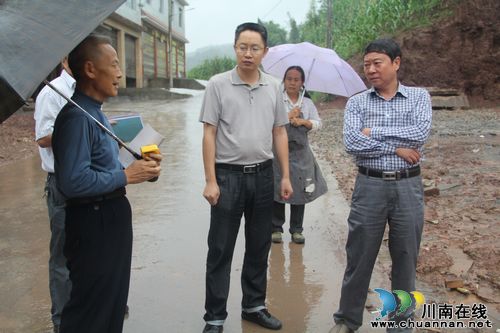 龙车镇：镇长上任首日&nbsp;冒雨查安全