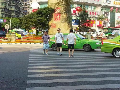 缓堵泸州天益广场转盘&nbsp;中间人行道将撤销