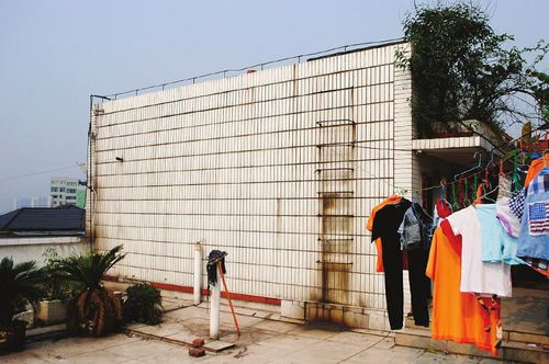 泸州一小伙坠楼身亡&nbsp;或因天热到楼顶睡觉图