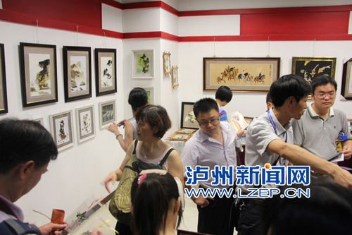“泸州元素”点缀第四届中国成都国际非遗节(图2) “泸州元素”点缀第四届中国成都国际非遗节(图2)