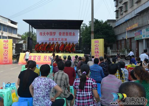 叙永"伟大中国梦、奋进新叙永"主题文艺巡演团走进基层