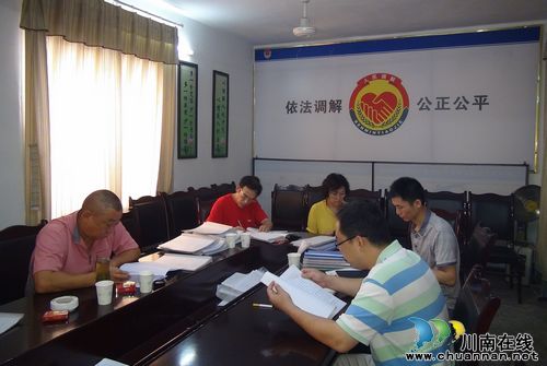 江阳区检查组莅临华阳街道检查“六五”普法工作(图2) 江阳区检查组莅临华阳街道检查“六五”普法工作(图2)