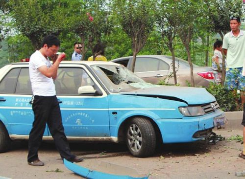 拼车去驾考&nbsp;一车“准司机”翻了