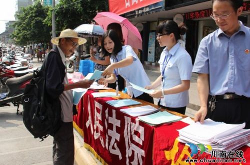 古蔺法院青年志愿者服务队义务送法传递司法正能量