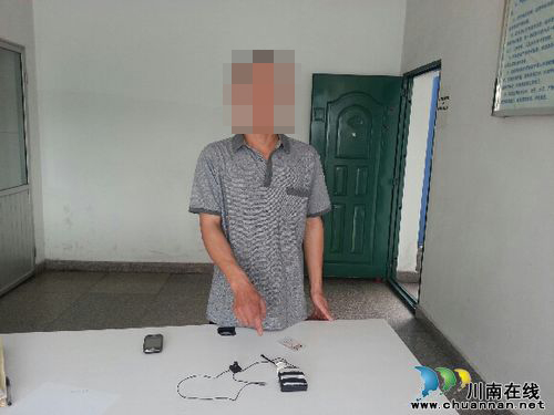泸州交警部门严肃考纪 考场再次抓获作弊考生(图2) 泸州交警部门严肃考纪 考场再次抓获作弊考生(图2)