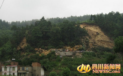 暴雨致泸州古蔺山体滑坡一农户7人被埋