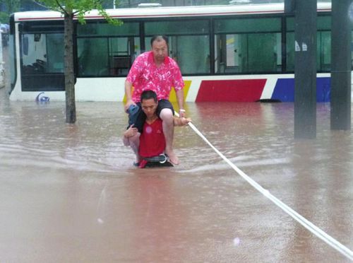 川南暴雨来袭洪峰过境&nbsp;长江航道开始跑大船(图3)