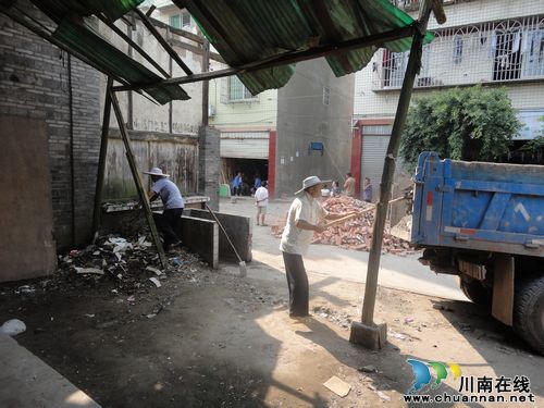 太伏镇：治理市场秩序保洁净