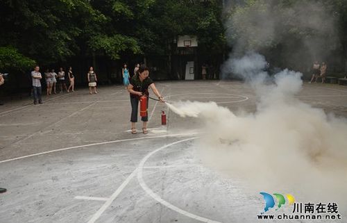大山坪街道：石马沟社区开展消防安全应急演练
