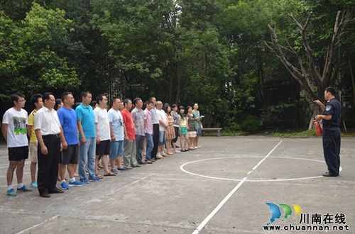 大山坪街道：石马沟社区开展消防安全应急演练(图1)