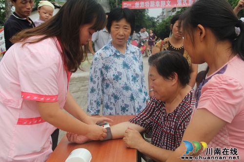 龙车镇：泸州市“人口暨廉政文化快车”走进龙车