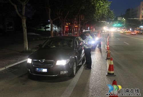 泸州交警重拳出击抓安全成效初显