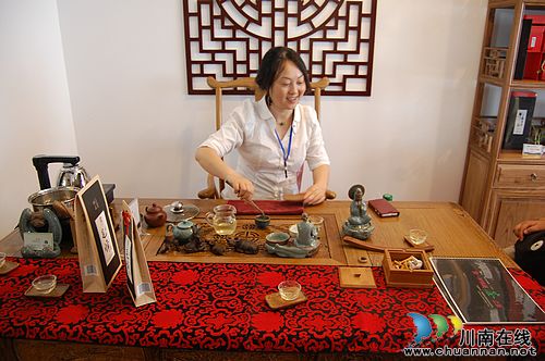 泸州:各界共绘“民康梦” 品鉴对话特早茶(图28) 泸州:各界共绘“民康梦” 品鉴对话特早茶(图28)