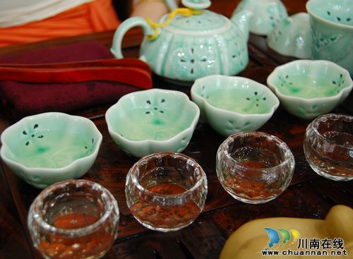 泸州:各界共绘“民康梦” 品鉴对话特早茶(图24) 泸州:各界共绘“民康梦” 品鉴对话特早茶(图24)