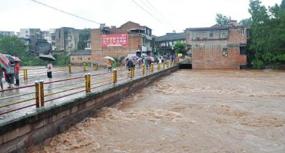 河水暴涨&nbsp;东兴区苏家乡党委书记喊醒600乡亲