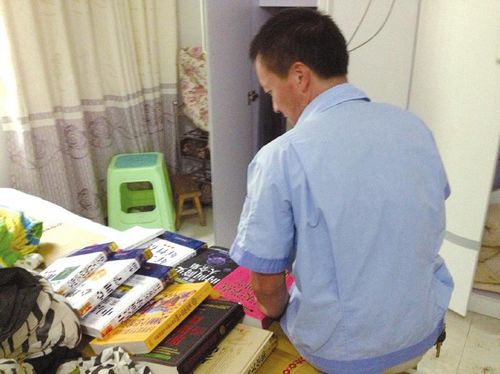 宜宾高县发生血案:双刀男袭警 25岁民警殉职(图4) 宜宾高县发生血案:双刀男袭警 25岁民警殉职(图4)