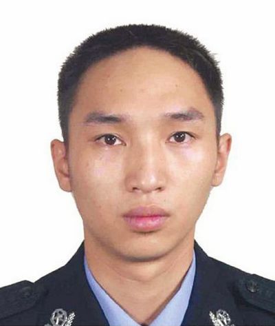 宜宾高县发生血案:双刀男袭警 25岁民警殉职(图1) 宜宾高县发生血案:双刀男袭警 25岁民警殉职(图1)