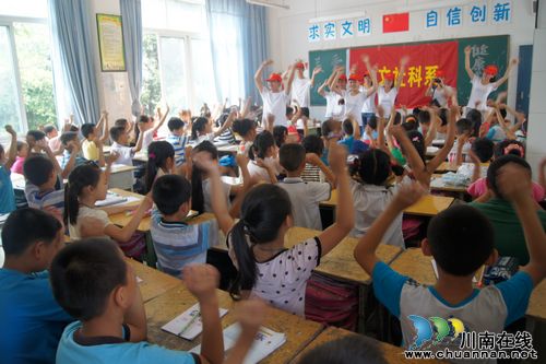 大学生暑期“三下乡”宣扬中国梦践行青春志
