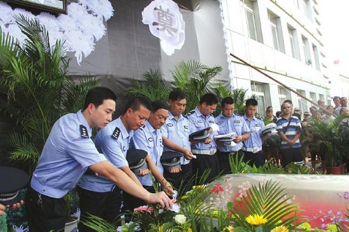3000警民送别王章锐&nbsp;宜宾高县公安局:将申报烈士