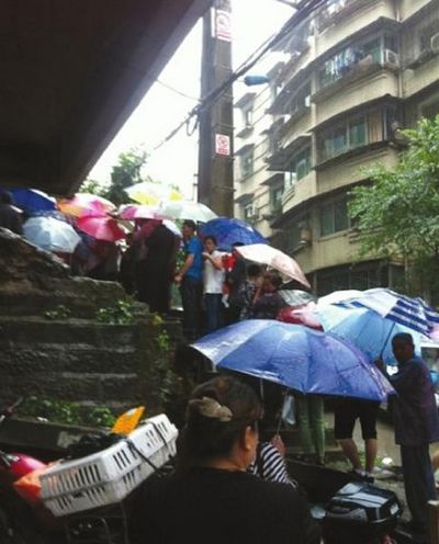 网曝资中上千残疾人雨中办证&nbsp;错过这天再等3月