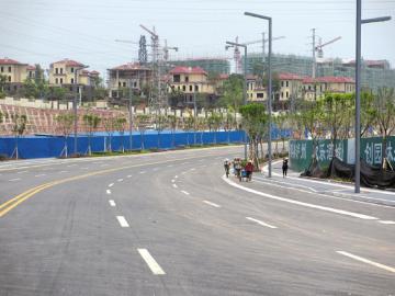 泸州史上最宽滨江路本月底通车(图1)