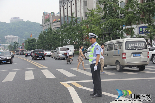 创建省级文明城市&nbsp;泸州交警不遗余力(图4)