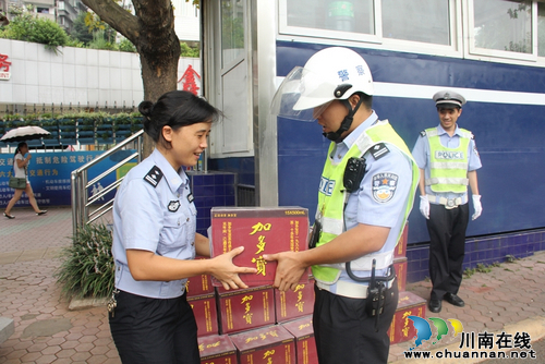 创建省级文明城市&nbsp;泸州交警不遗余力(图5)