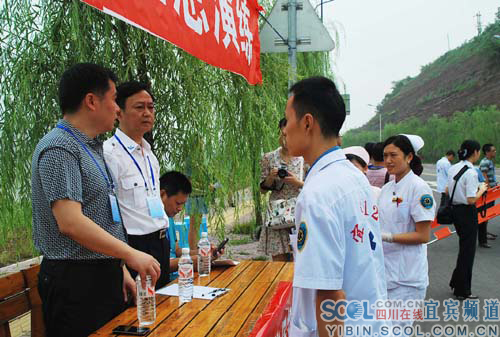 不告知就“开练”宜宾卫生系统应急演练很考人(图8)