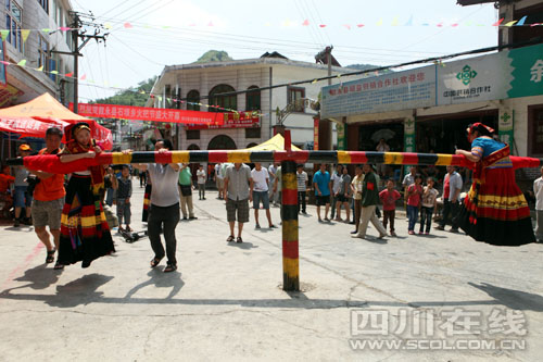叙永纪念石厢子会议78周年暨彝族火把节举行(图7)