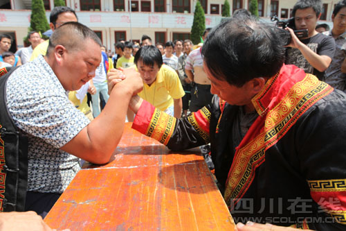 叙永纪念石厢子会议78周年暨彝族火把节举行(图6)