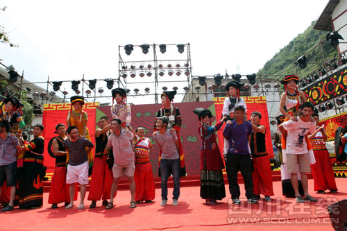 叙永纪念石厢子会议78周年暨彝族火把节举行(图8)