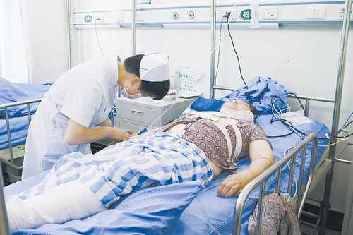 宜宾大巴翻车致2死23伤&nbsp;乘客反映:车涉嫌超载