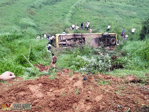 宜宾"7·13"事故追踪:涉事车系"挂靠车"(图1)