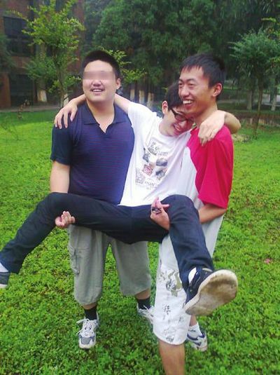 自贡23岁大学生骑行至宜宾去世&nbsp;疑因中暑所致(图1)