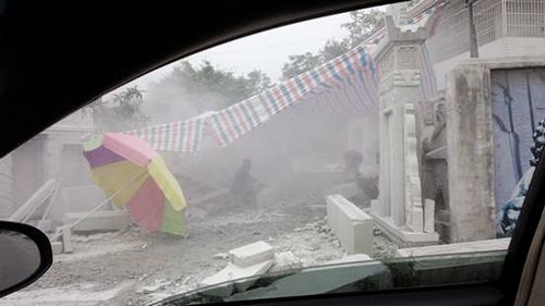 煞风景的"风景线"——宜珙路两旁刻碑产业调查(图1) 煞风景的"风景线"——宜珙路两旁刻碑产业调查(图1)