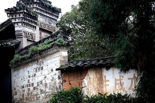 泸州老宅院楼命运各不同 保护老房子迫在眉睫(图4) 泸州老宅院楼命运各不同 保护老房子迫在眉睫(图4)