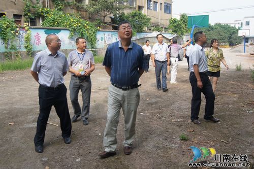 泸州市国土资源局到泸县查看工矿废弃地复垦项目建设情况(图2) 泸州市国土资源局到泸县查看工矿废弃地复垦项目建设情况(图2)